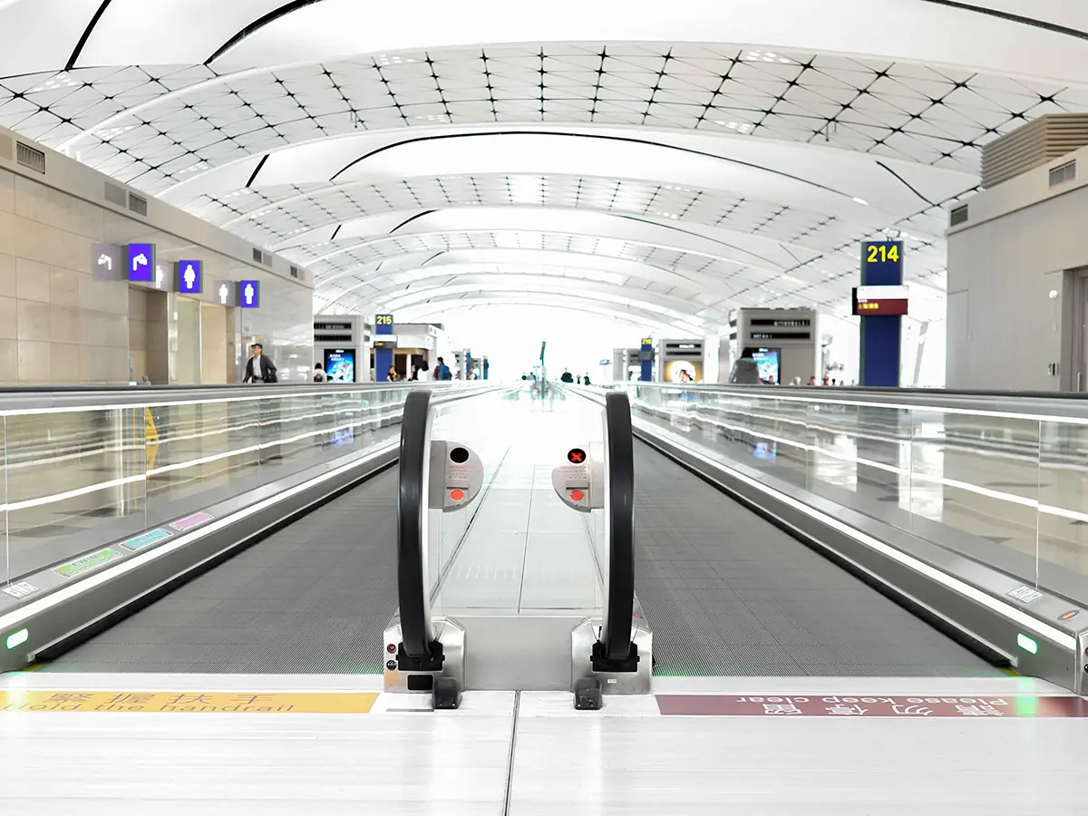 BST Moving Walk in transit station